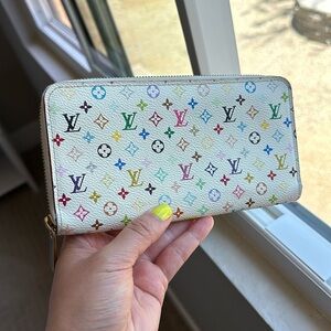 🌈🤍Louis Vuitton Murakami white multicolor Zippy Wallet. Peach color interior